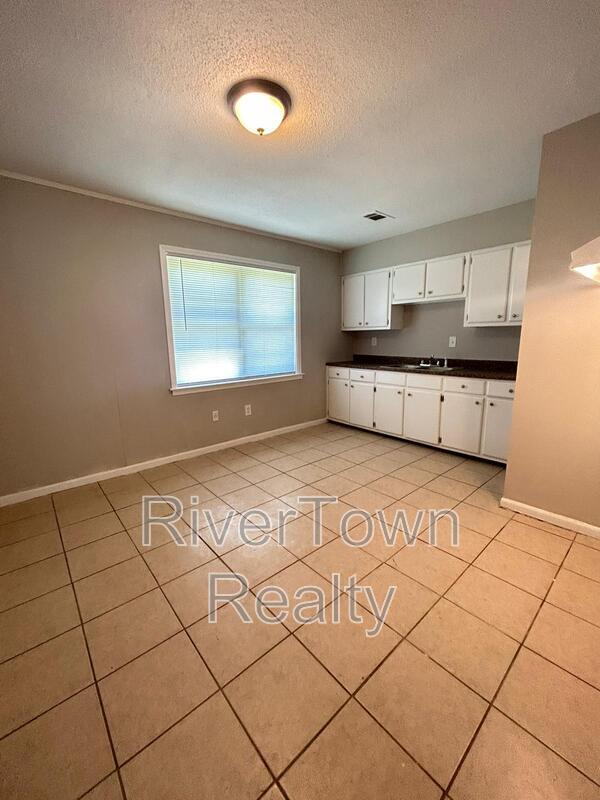 Building Photo - 3304 Sweet Springs Dr