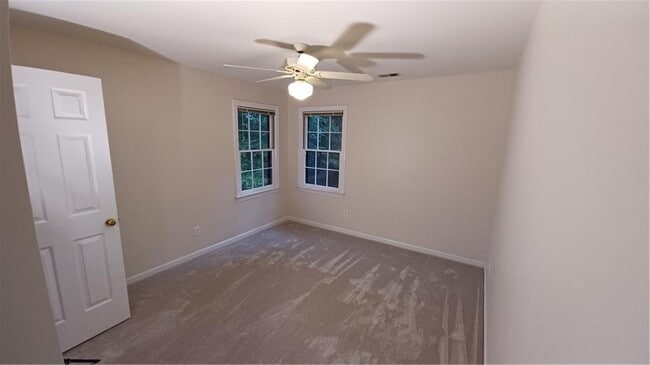 Building Photo - 5190 Southlake Dr