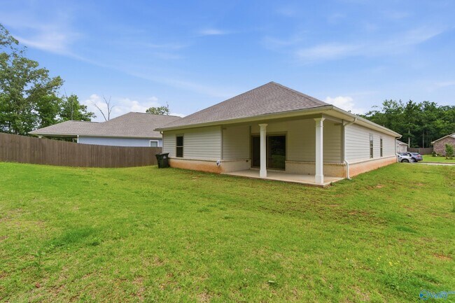 Building Photo - 15007 Greenleaf Dr