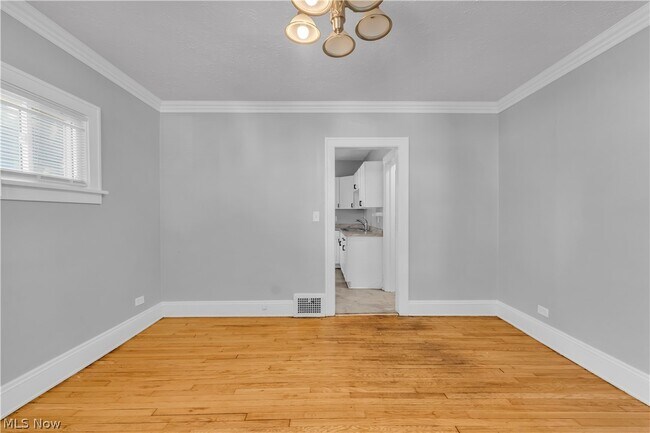 Building Photo - 921 Helmsdale Rd