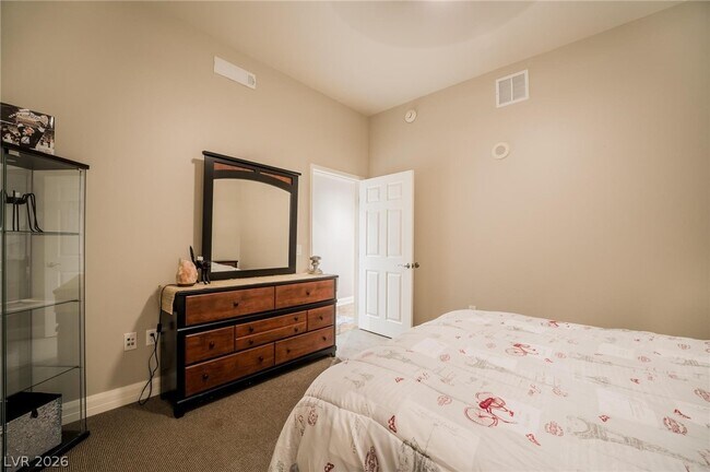 Building Photo - 150 S Las Vegas Blvd