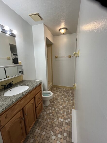 Building Photo - 1016 Arrowhead Dr