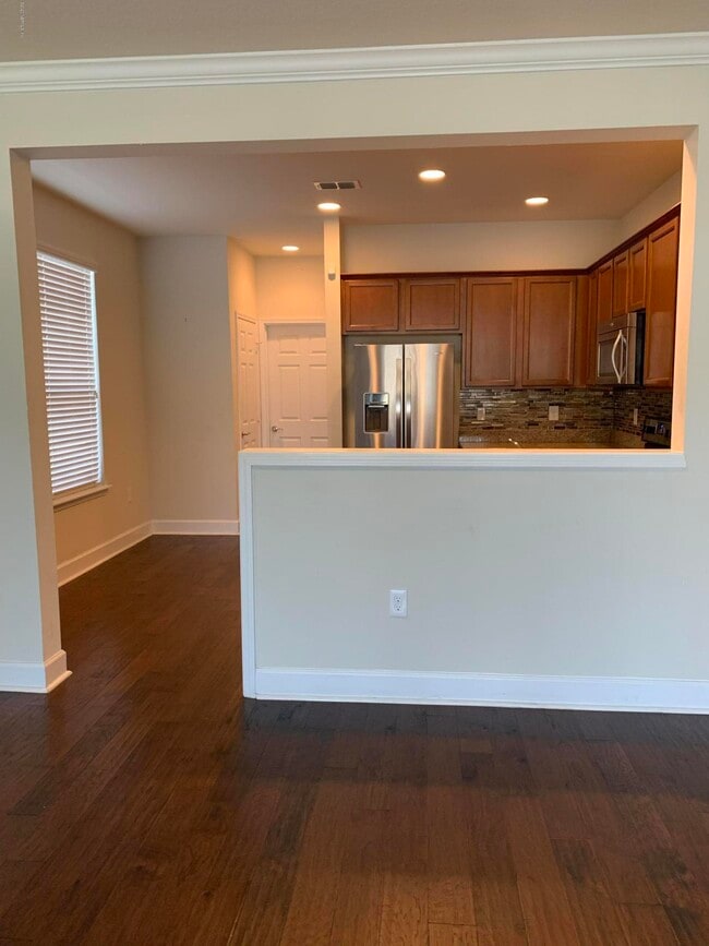 Building Photo - 6852 Woody Vine Dr