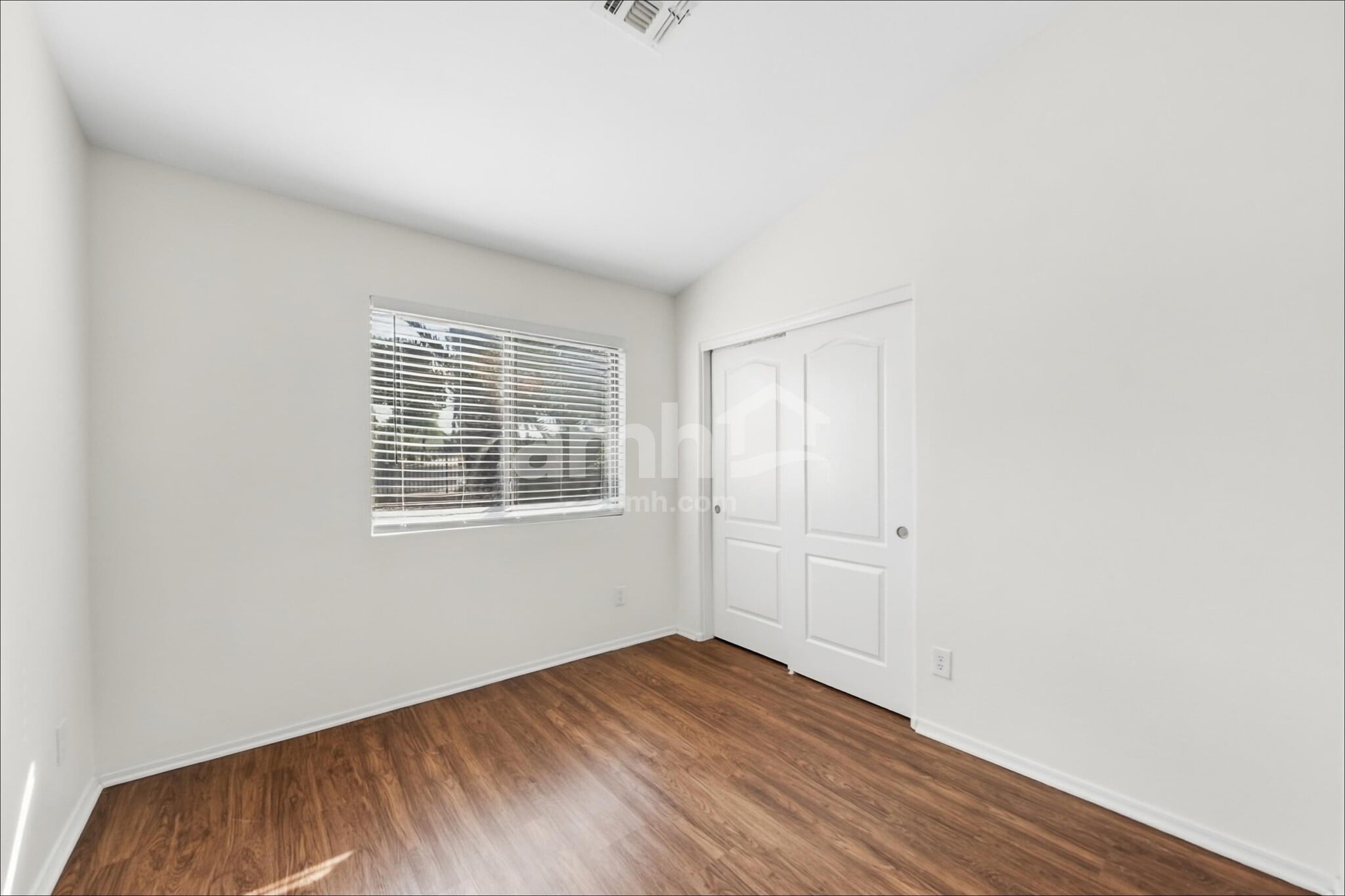 Building Photo - 30300 N Royal Oak Way