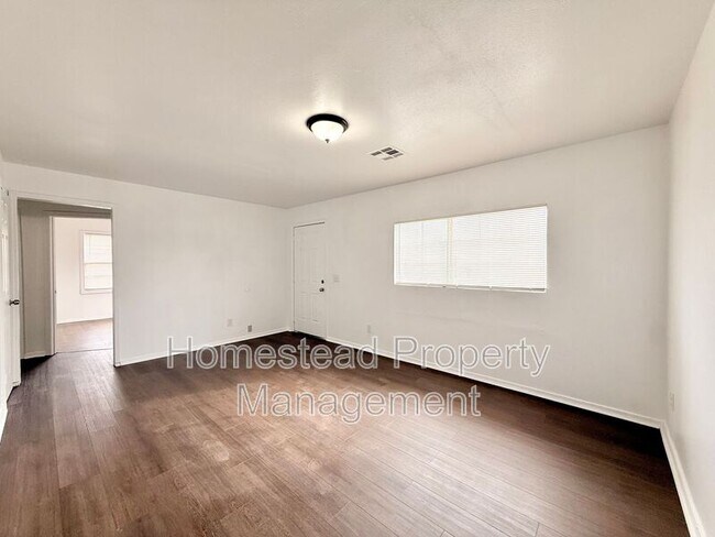 Building Photo - 4101 SE 42nd St