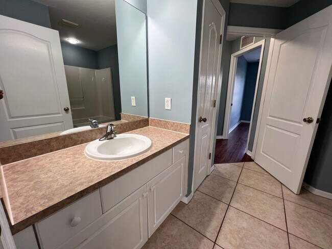 Building Photo - Charming 3-bedroom, 2-bath single-family home with a garage.