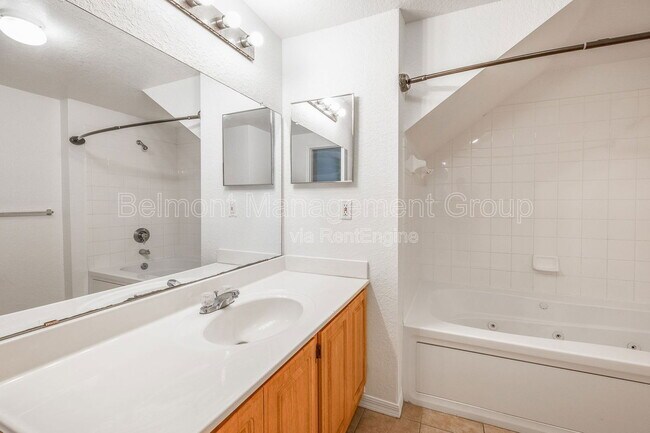 Building Photo - 4021 Venetian Bay Dr