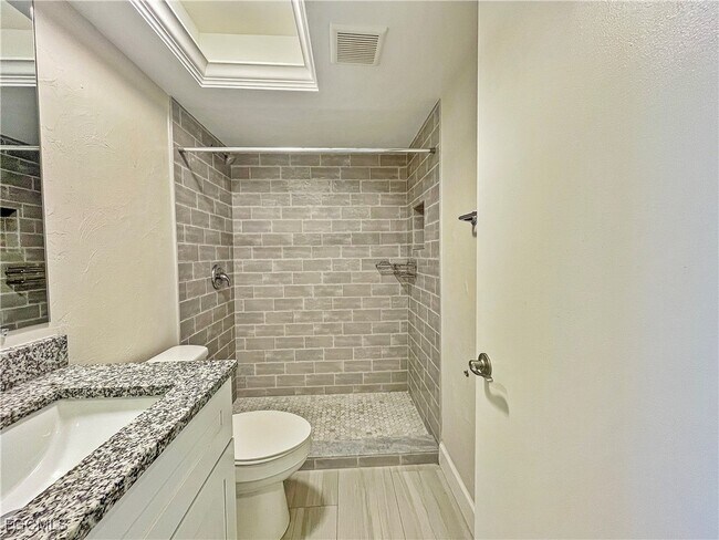 Building Photo - 5023 SW 16th Pl