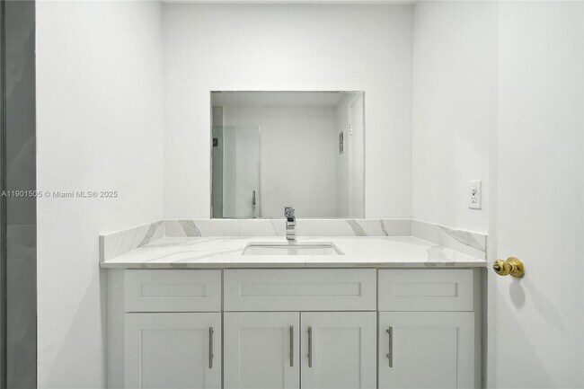 Building Photo - 606 NW 13th St