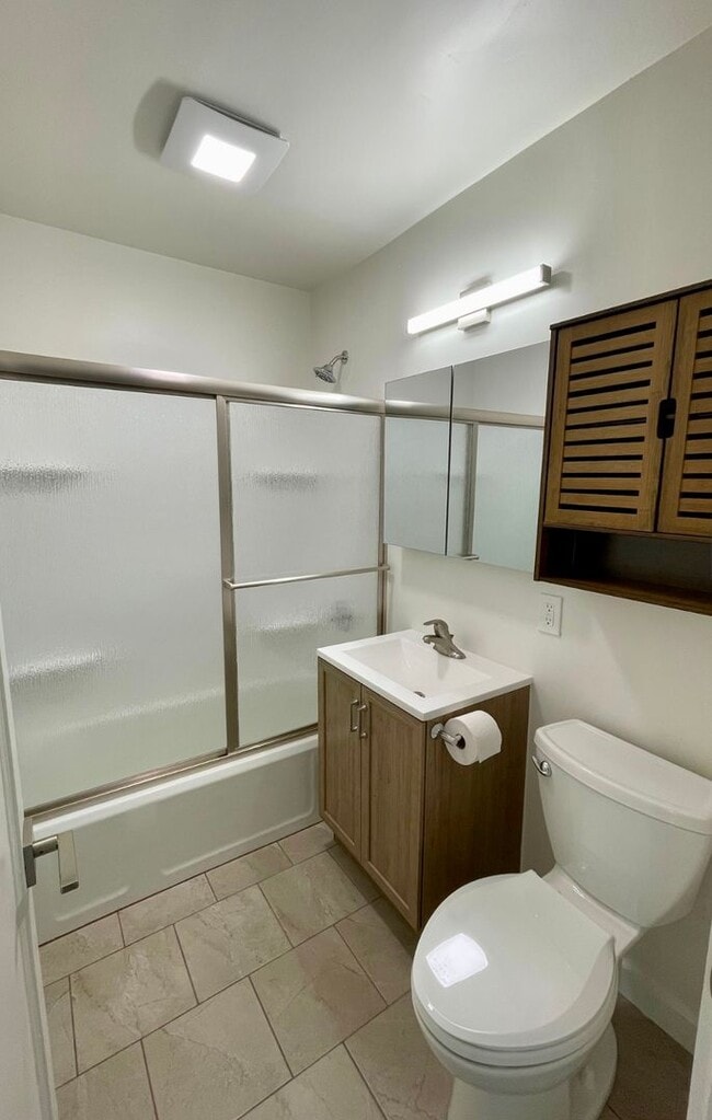 Building Photo - Freshly renovated 2bdrm, 1 bath house with...