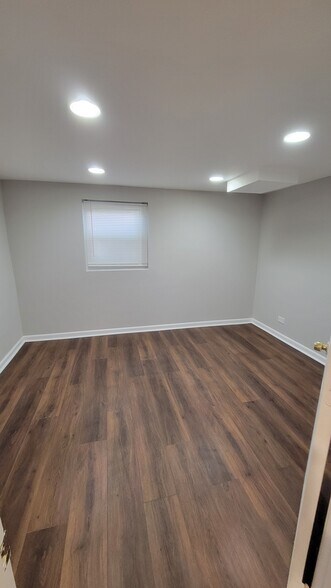 Building Photo - 5749 N Talman Ave