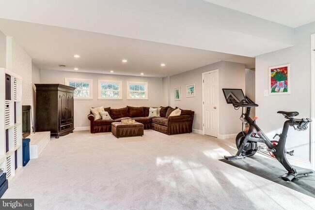 Building Photo - 6519 Engel Dr