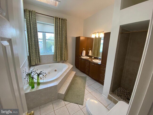 Building Photo - 19 T St NE