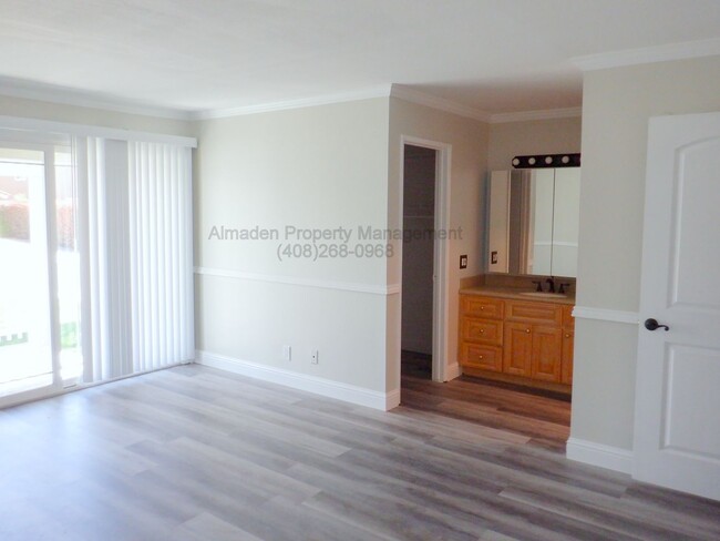 Building Photo - Updated Home, Central A/C & No Carpets! Pe...