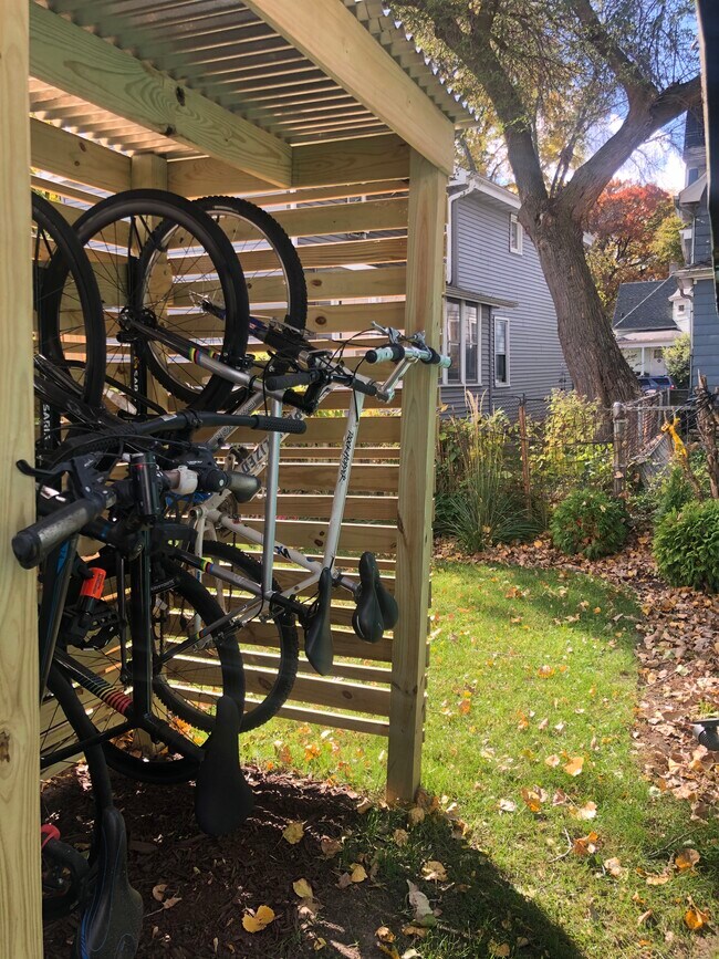 Building Photo - 416 Cantwell Ct