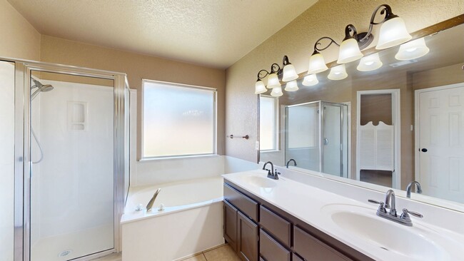 Building Photo - PRICE IMPROVEMENT ONLY $2,195 for OVER 1 A...