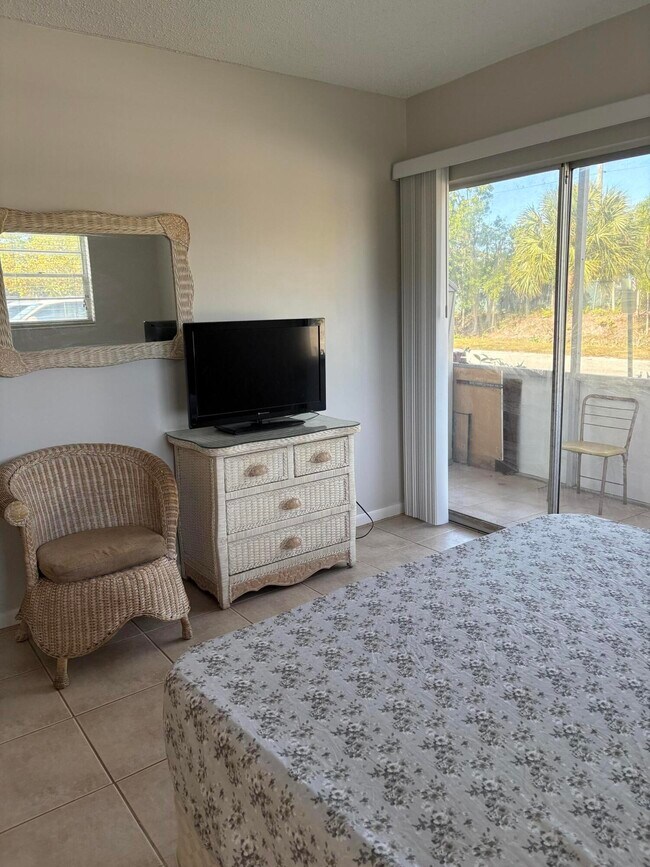 Building Photo - 128 Norwich F