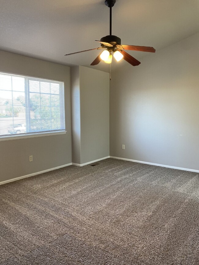 Building Photo - 4 bedroom - Montero