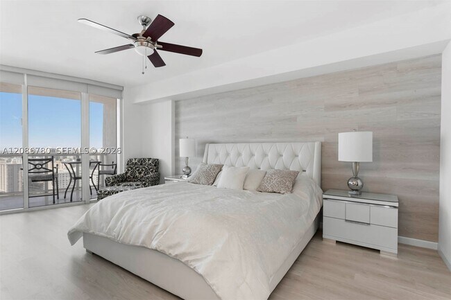 Building Photo - 17201 Collins Ave