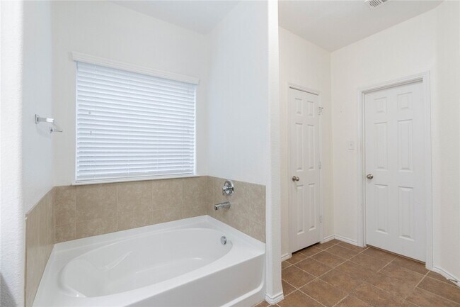 Building Photo - 5105 Spyglass Ln