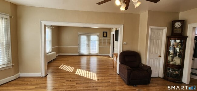 Building Photo - 52 Davis St