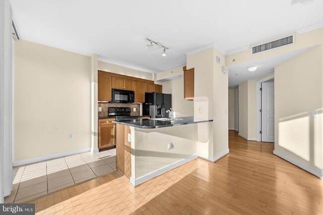 Building Photo - 631 D St NW