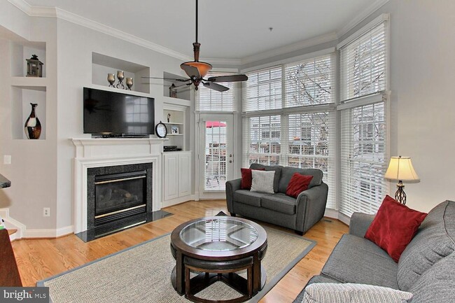 Building Photo - 5238 Bessley Pl