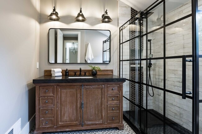 Building Photo - Stunning 4-Bedroom, 4-Bathroom Luxury Home...