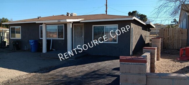 Primary Photo - 3 Bedroom Home For Rent in Barstow