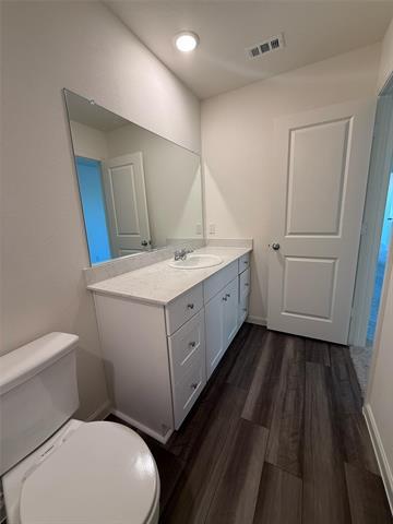 Building Photo - 2114 Mdw Pk Dr