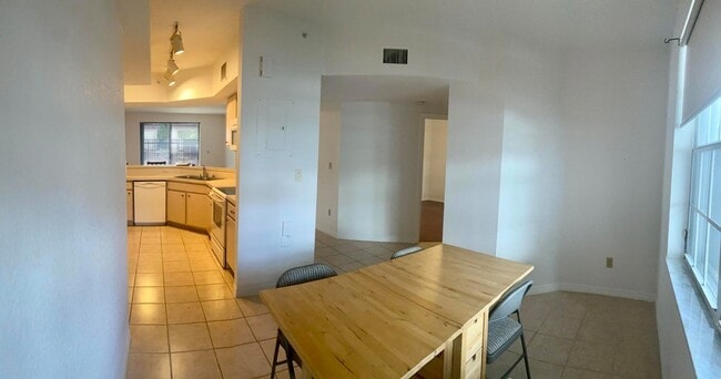 Building Photo - 725 SW 148th Ave