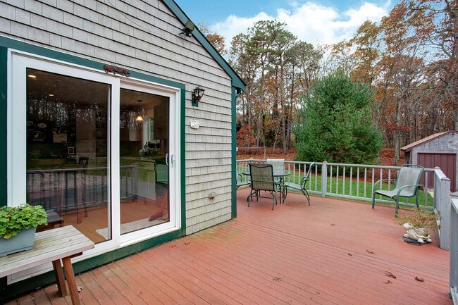 Building Photo - 46 Brush Hill Cir