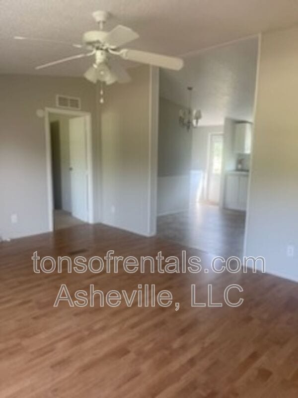 Building Photo - 205 Wormie Ln