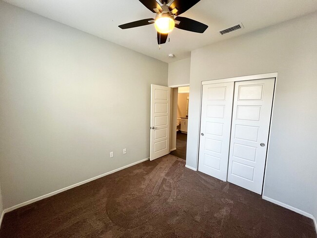 Building Photo - Modern 5B 4BA Townhome w/ AC in Playa Del ...