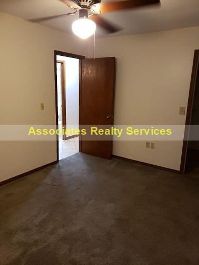 Building Photo - Sublease This Newly Renovated 2 bedroom wi...
