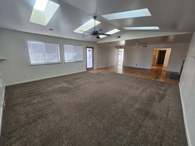 Building Photo - 3bed 2bath Northwest Reno Home, A must see