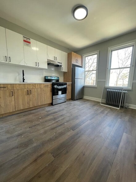 Primary Photo - 84 Winfield Ave