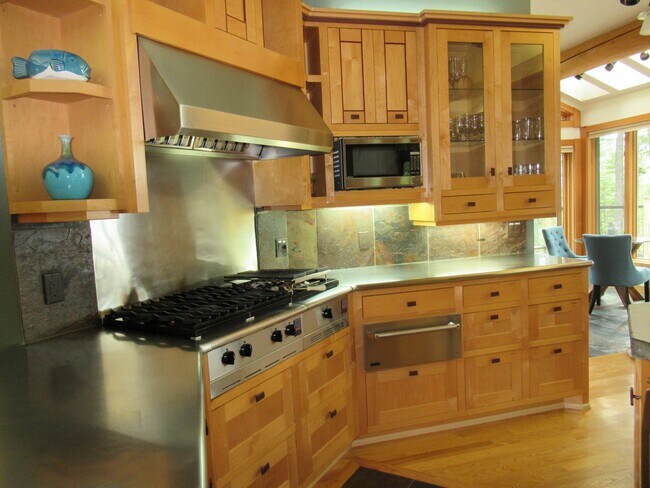 Building Photo - Hidden Whitefish Lake 3 bedroom Furnished ...