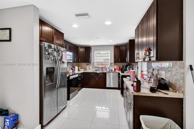 Building Photo - 10850 Eureka St