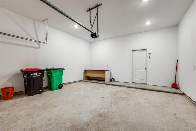 Building Photo - 1619 Ryon Falls Dr