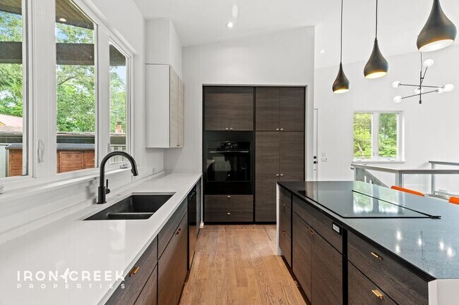 Building Photo - 54 Branning St