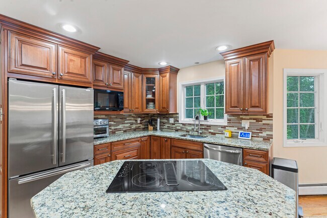 Building Photo - 17 Raven Crest Dr