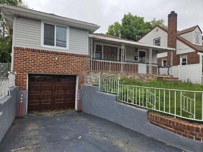 Primary Photo - 163 Herbert Ave