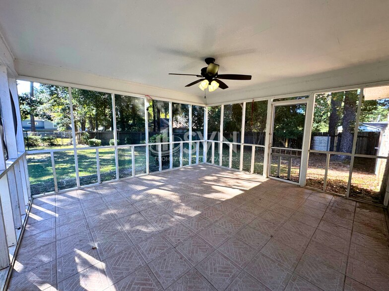 Building Photo - 110 Windsor Dr