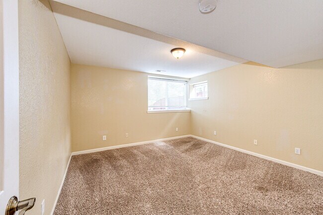 Building Photo - 9476 Morning Glory Way