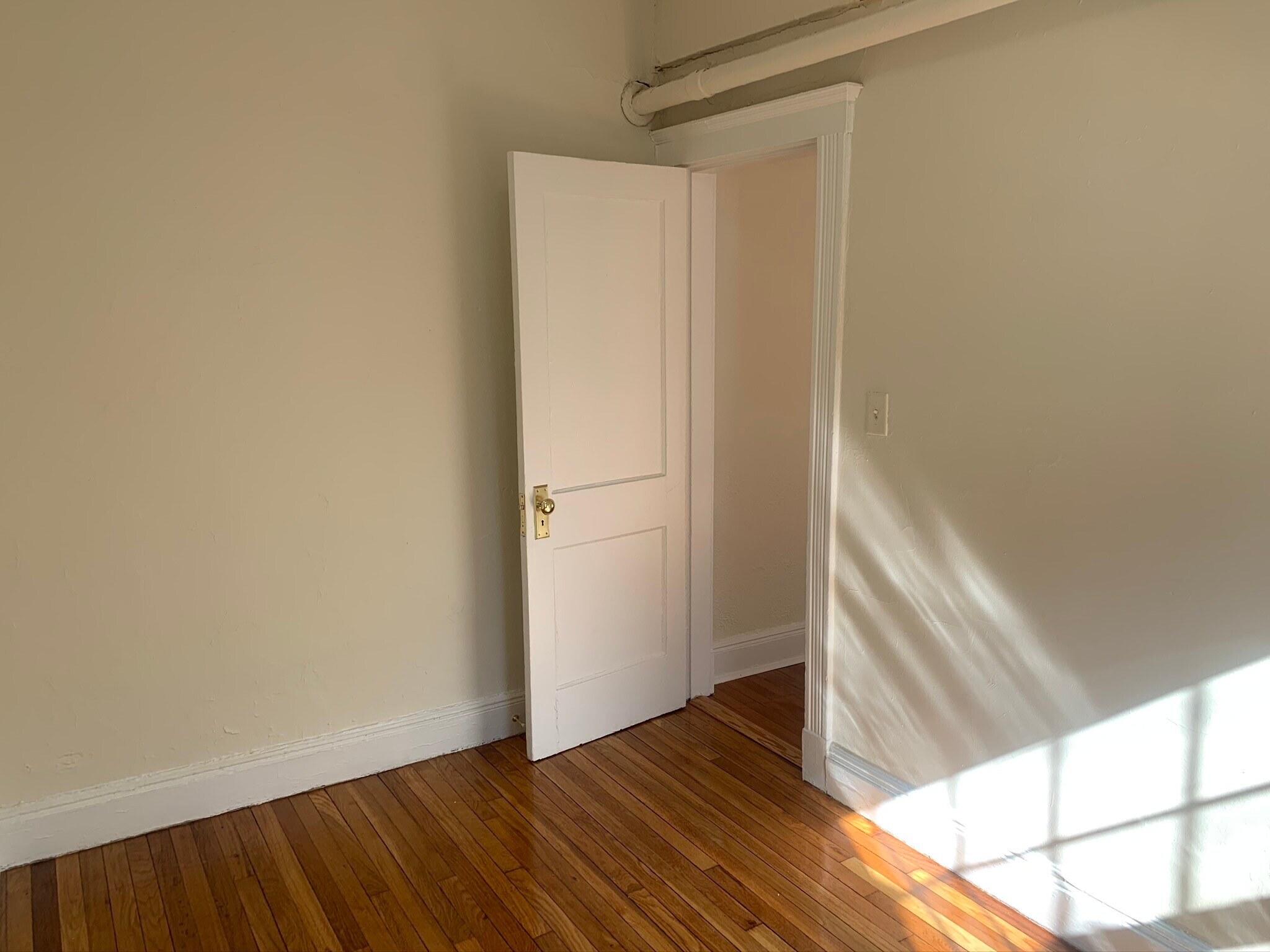 Building Photo - 1626 Comm.Ave Unit 12