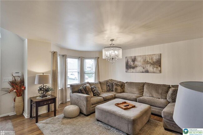 Building Photo - 204 Ridings Cir