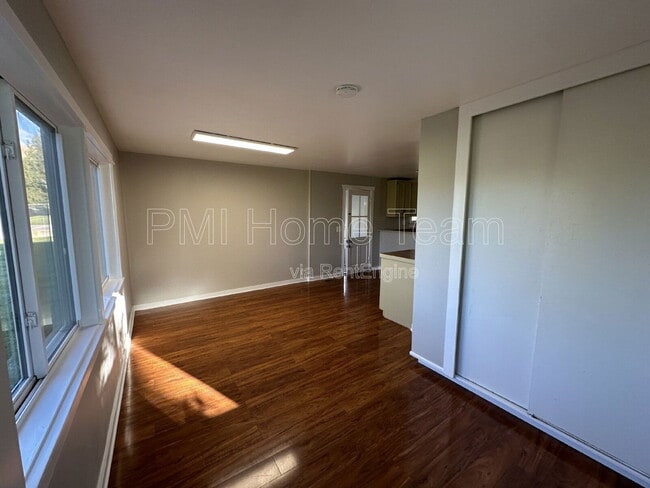 Building Photo - 211 S 100 E