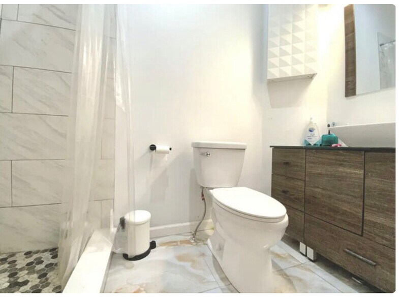 Building Photo - 1224 Wallace St