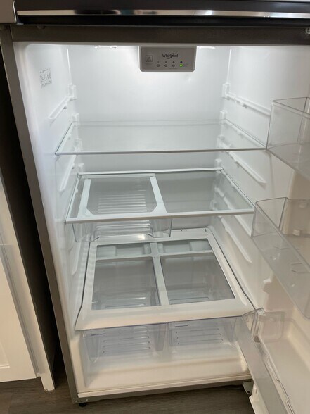 Building Photo - 265 E 69th Way